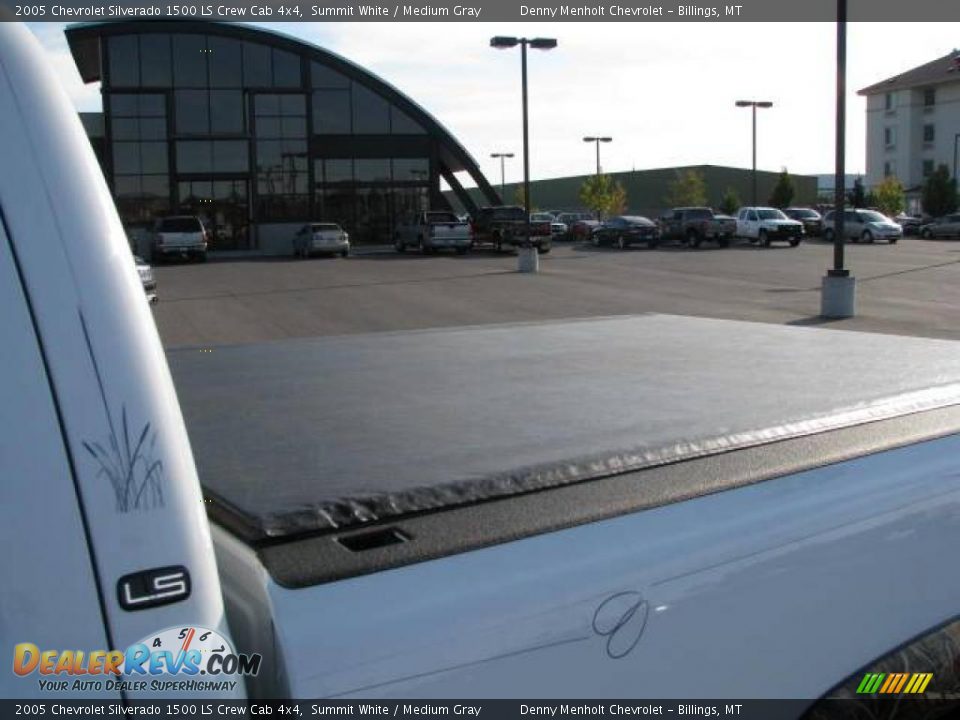 2005 Chevrolet Silverado 1500 LS Crew Cab 4x4 Summit White / Medium Gray Photo #11