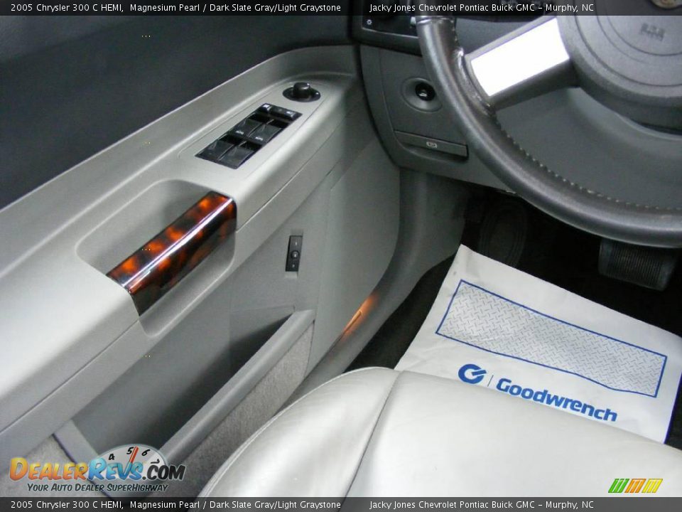 2005 Chrysler 300 C HEMI Magnesium Pearl / Dark Slate Gray/Light Graystone Photo #14