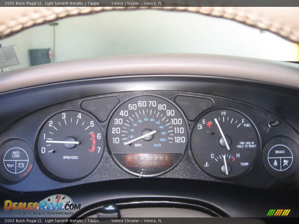 2003 Buick Regal LS Light Sandrift Metallic / Taupe Photo #17
