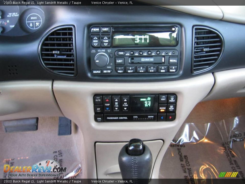 2003 Buick Regal LS Light Sandrift Metallic / Taupe Photo #18