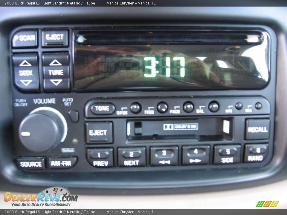 2003 Buick Regal LS Light Sandrift Metallic / Taupe Photo #19
