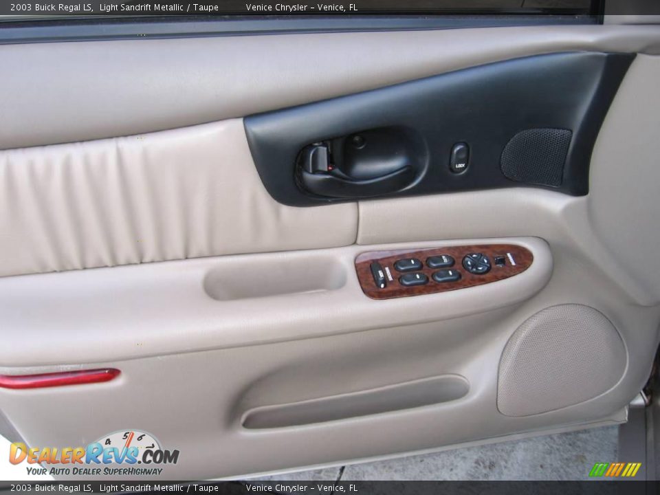 2003 Buick Regal LS Light Sandrift Metallic / Taupe Photo #20