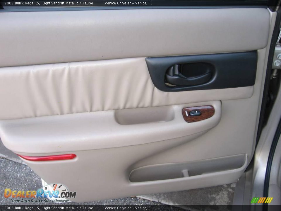 2003 Buick Regal LS Light Sandrift Metallic / Taupe Photo #21