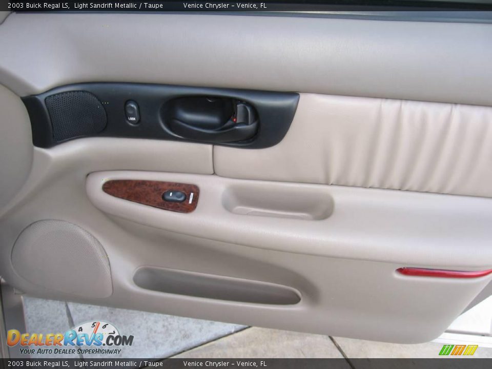 2003 Buick Regal LS Light Sandrift Metallic / Taupe Photo #22