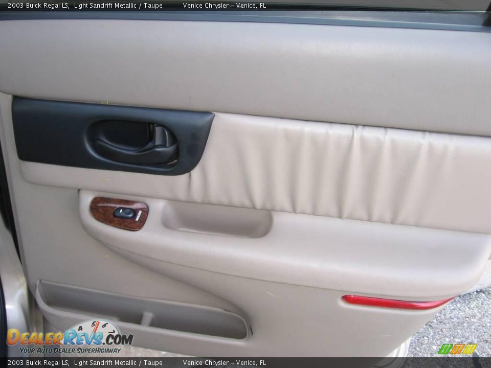 2003 Buick Regal LS Light Sandrift Metallic / Taupe Photo #23