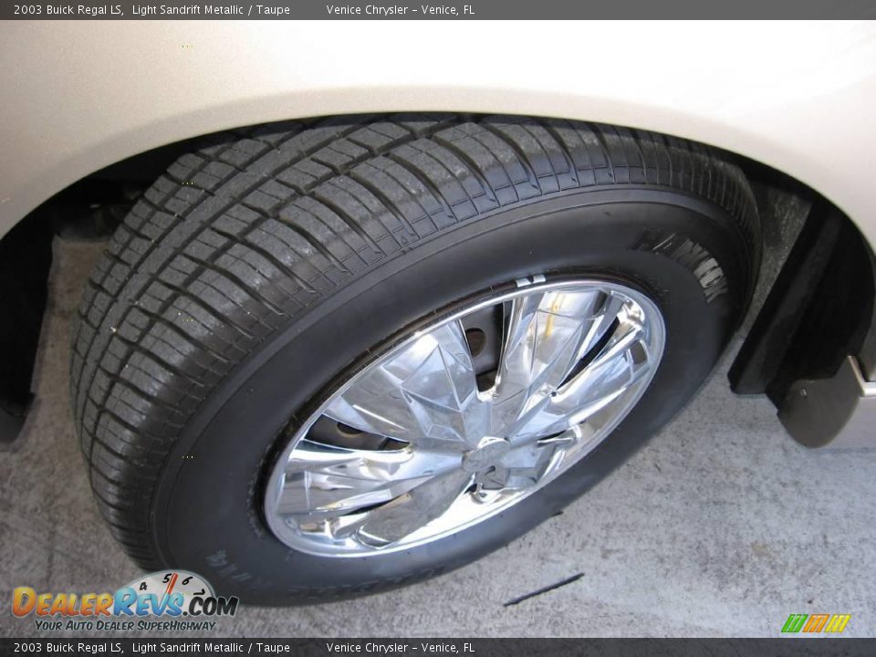 2003 Buick Regal LS Light Sandrift Metallic / Taupe Photo #25