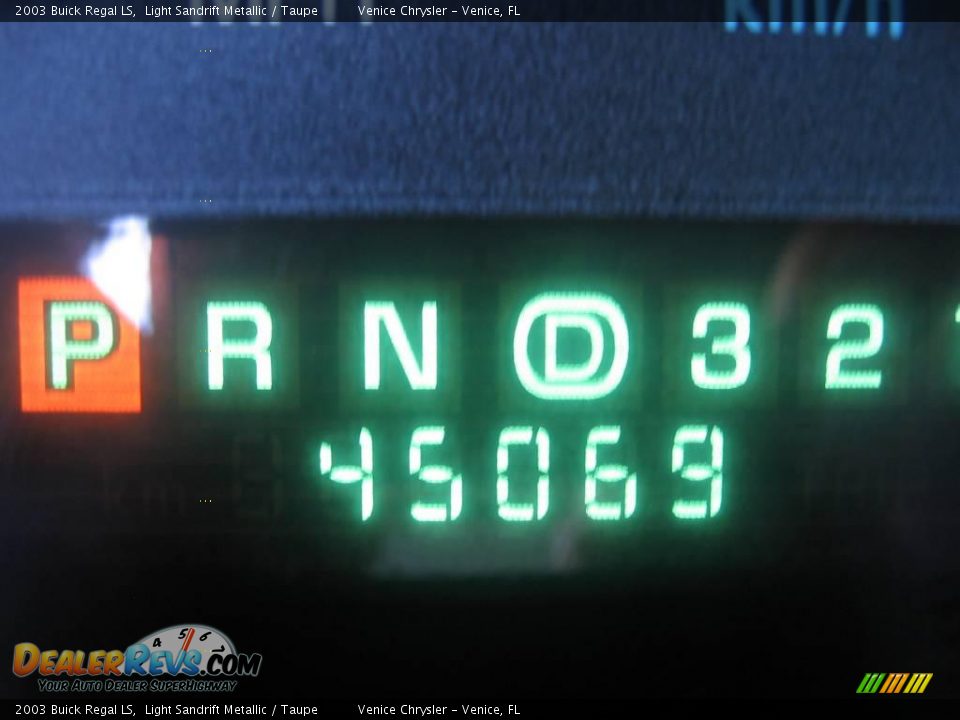 2003 Buick Regal LS Light Sandrift Metallic / Taupe Photo #27