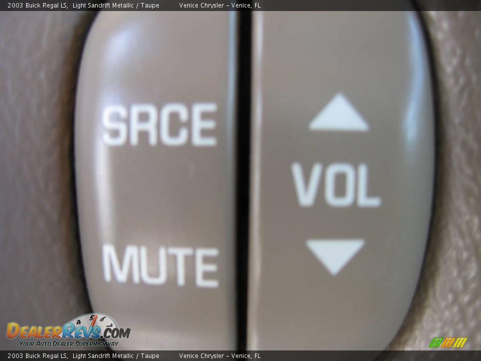 2003 Buick Regal LS Light Sandrift Metallic / Taupe Photo #28