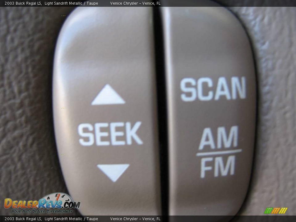 2003 Buick Regal LS Light Sandrift Metallic / Taupe Photo #29