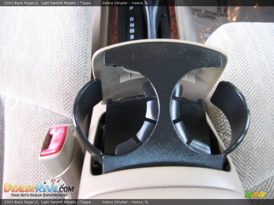 2003 Buick Regal LS Light Sandrift Metallic / Taupe Photo #30