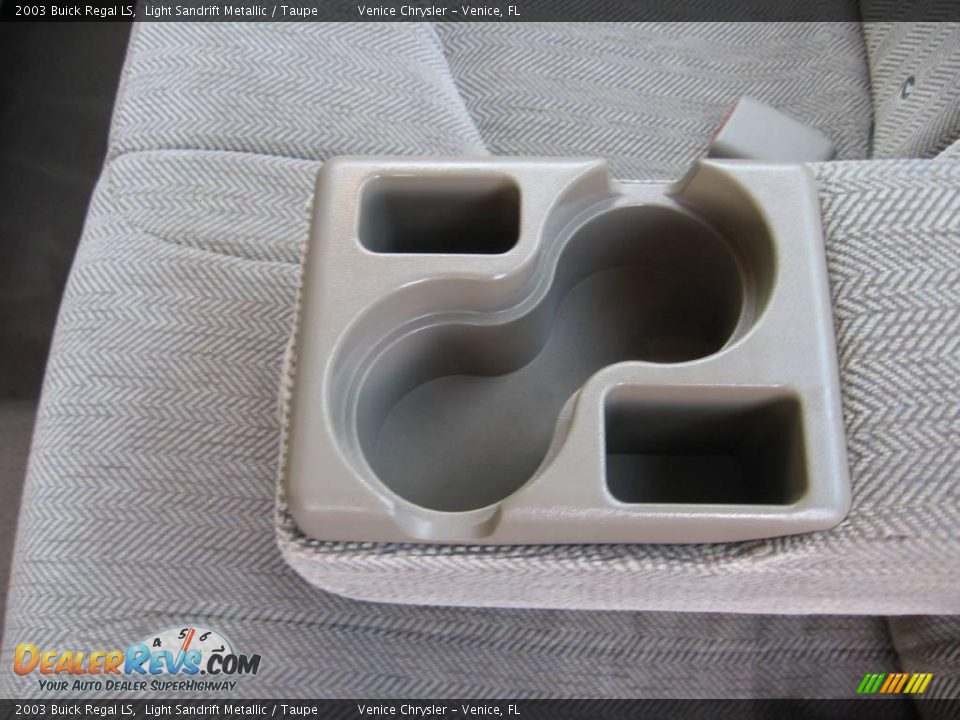 2003 Buick Regal LS Light Sandrift Metallic / Taupe Photo #31