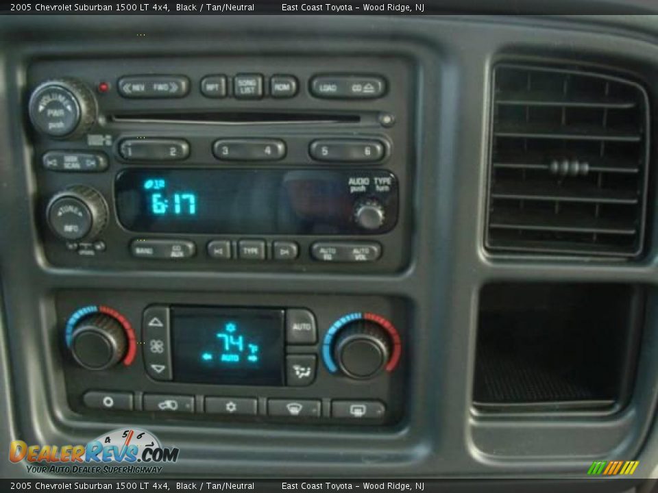 2005 Chevrolet Suburban 1500 LT 4x4 Black / Tan/Neutral Photo #11