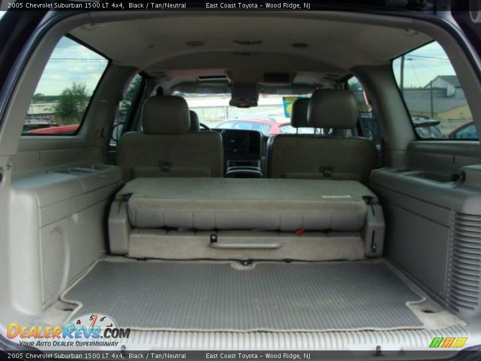 2005 Chevrolet Suburban 1500 LT 4x4 Black / Tan/Neutral Photo #13