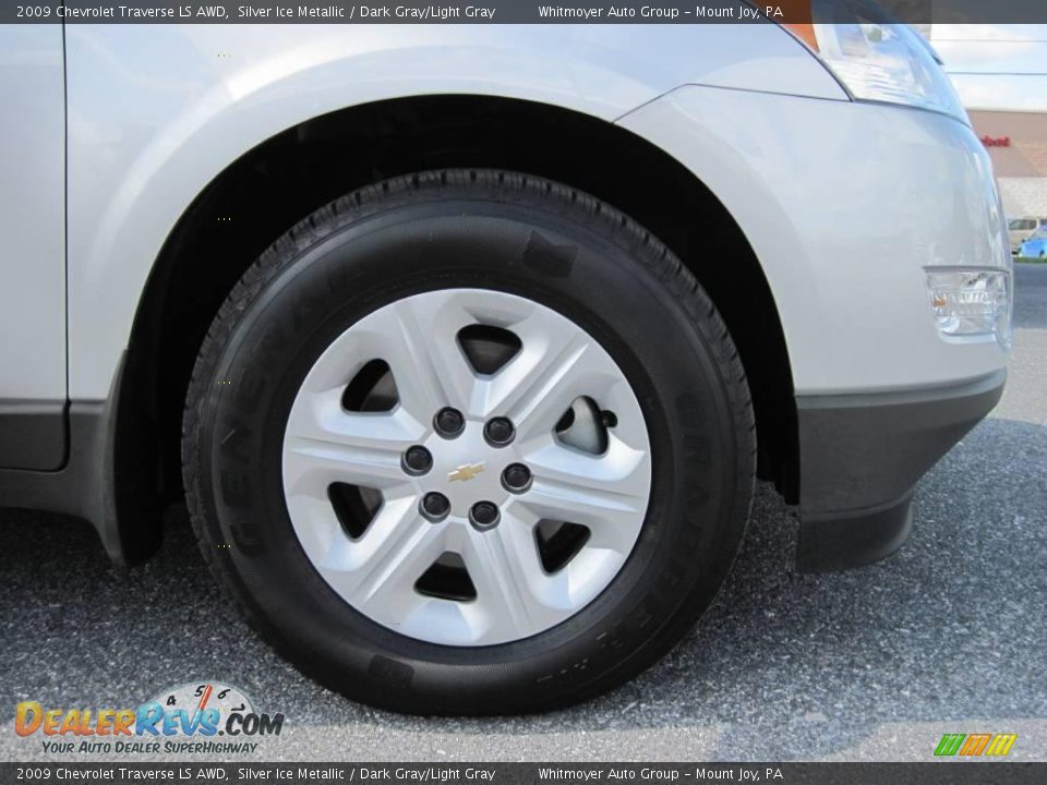 2009 Chevrolet Traverse LS AWD Silver Ice Metallic / Dark Gray/Light Gray Photo #4
