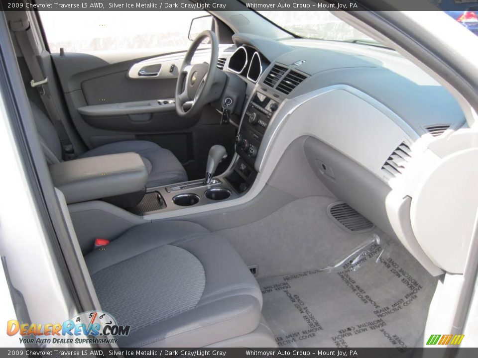 2009 Chevrolet Traverse LS AWD Silver Ice Metallic / Dark Gray/Light Gray Photo #5