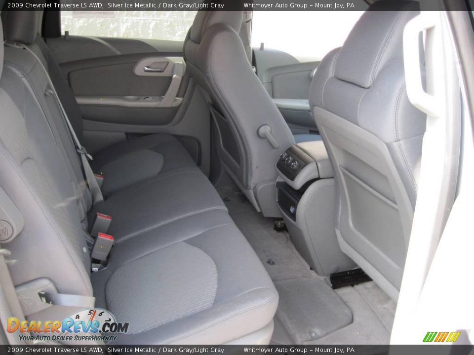 2009 Chevrolet Traverse LS AWD Silver Ice Metallic / Dark Gray/Light Gray Photo #6