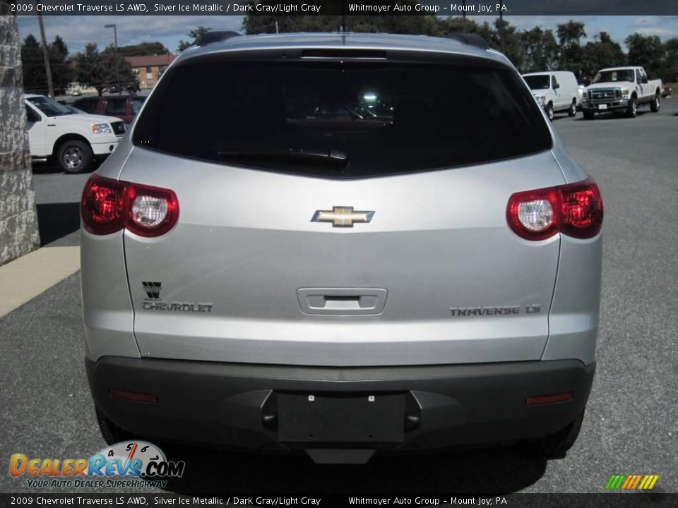 2009 Chevrolet Traverse LS AWD Silver Ice Metallic / Dark Gray/Light Gray Photo #9