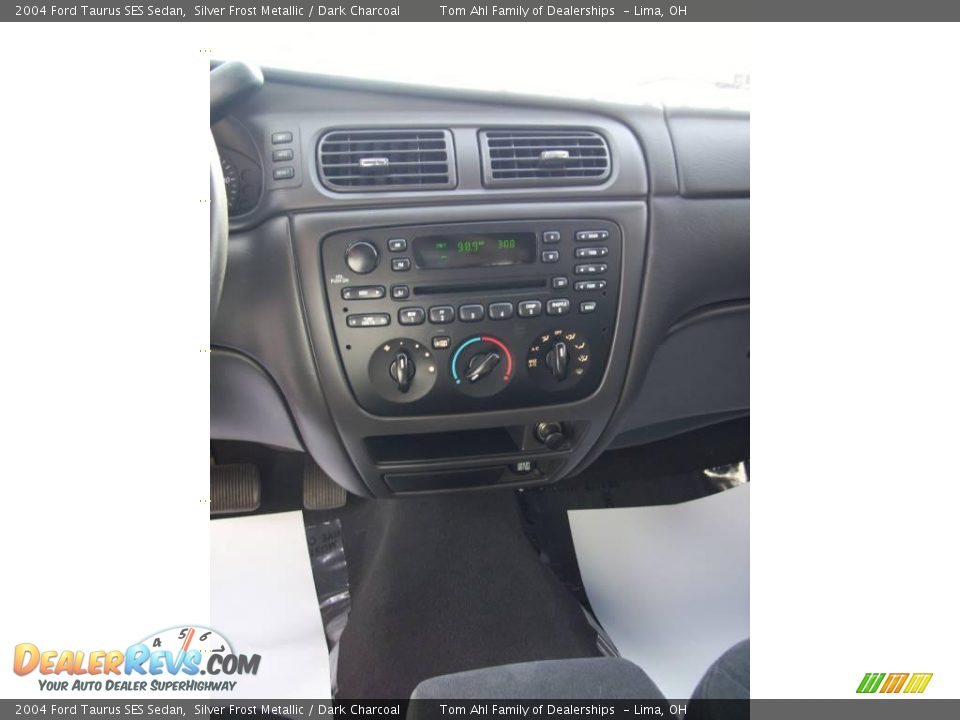 2004 Ford Taurus SES Sedan Silver Frost Metallic / Dark Charcoal Photo #12