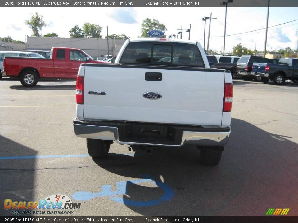 2005 Ford F150 XLT SuperCab 4x4 Oxford White / Medium Flint Grey Photo #6