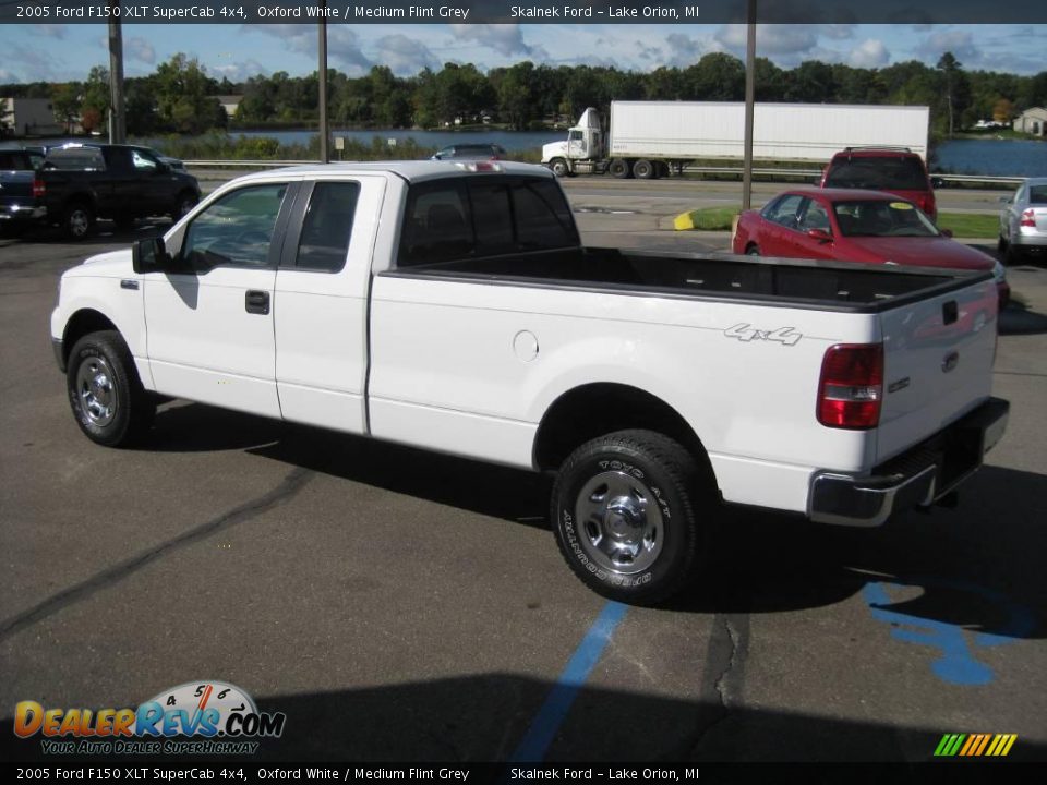 2005 Ford F150 XLT SuperCab 4x4 Oxford White / Medium Flint Grey Photo #8