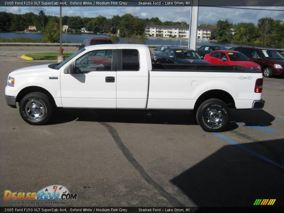 2005 Ford F150 XLT SuperCab 4x4 Oxford White / Medium Flint Grey Photo #10