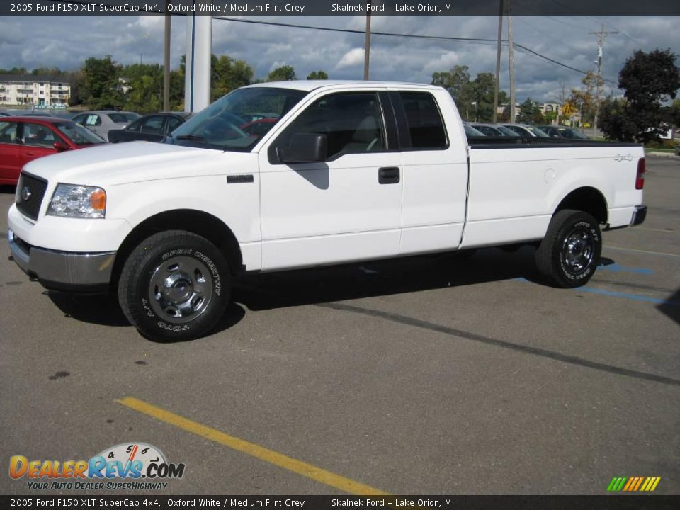 2005 Ford F150 XLT SuperCab 4x4 Oxford White / Medium Flint Grey Photo #11