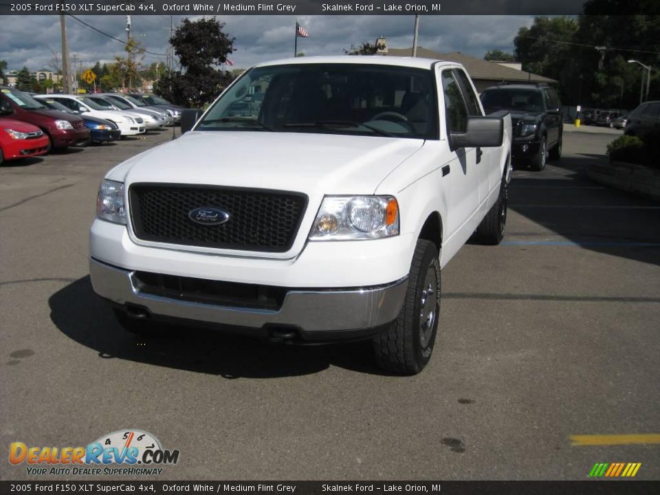 2005 Ford F150 XLT SuperCab 4x4 Oxford White / Medium Flint Grey Photo #13
