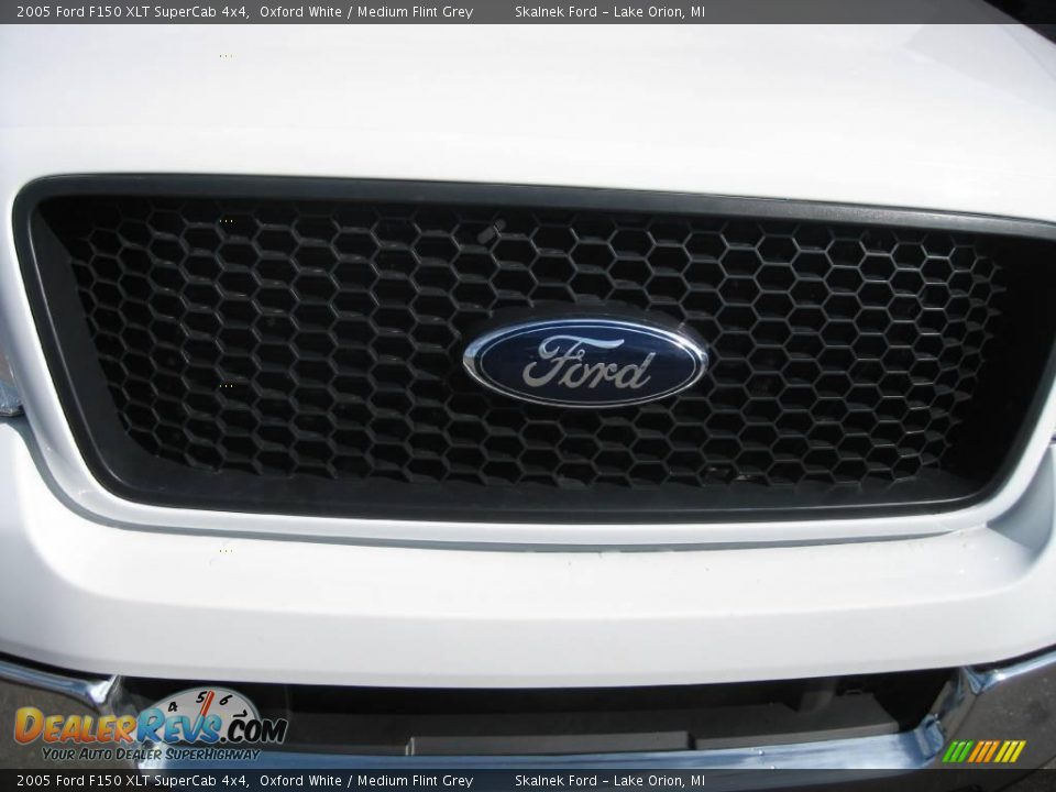 2005 Ford F150 XLT SuperCab 4x4 Oxford White / Medium Flint Grey Photo #20