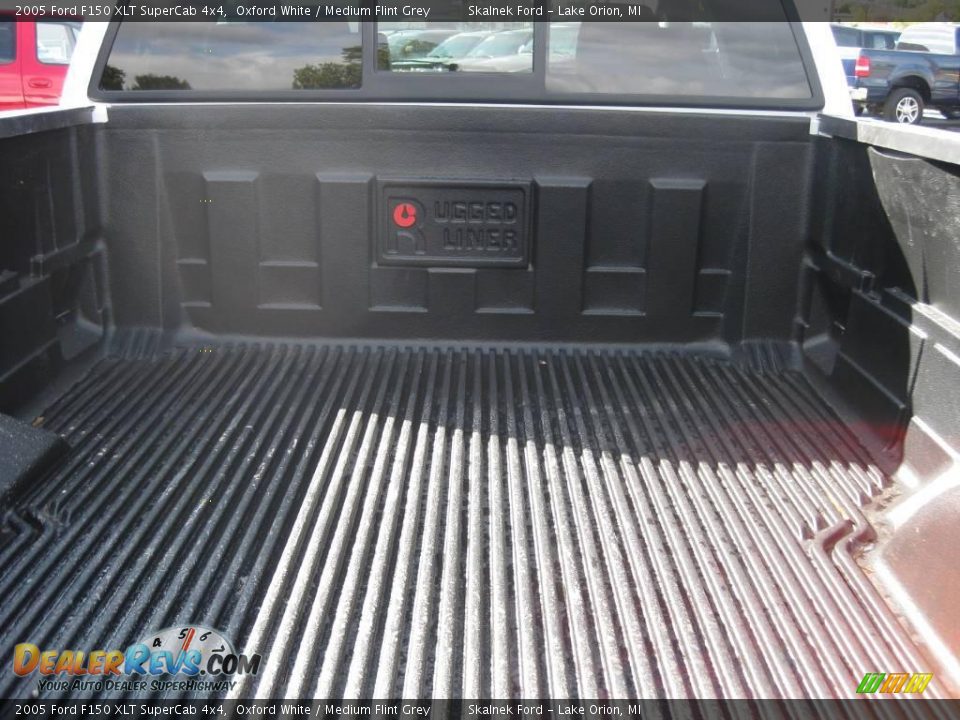 2005 Ford F150 XLT SuperCab 4x4 Oxford White / Medium Flint Grey Photo #24