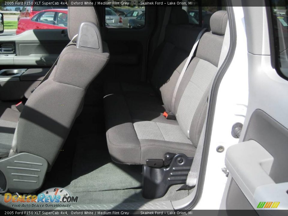 2005 Ford F150 XLT SuperCab 4x4 Oxford White / Medium Flint Grey Photo #27