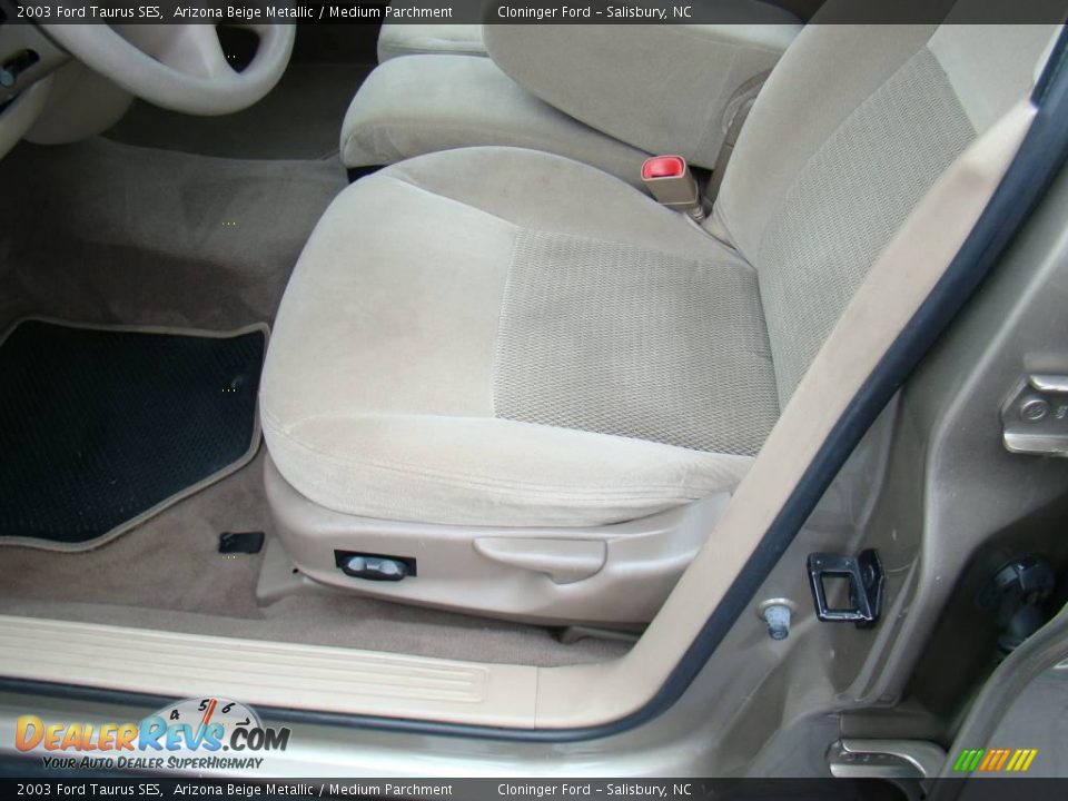 2003 Ford Taurus SES Arizona Beige Metallic / Medium Parchment Photo #15