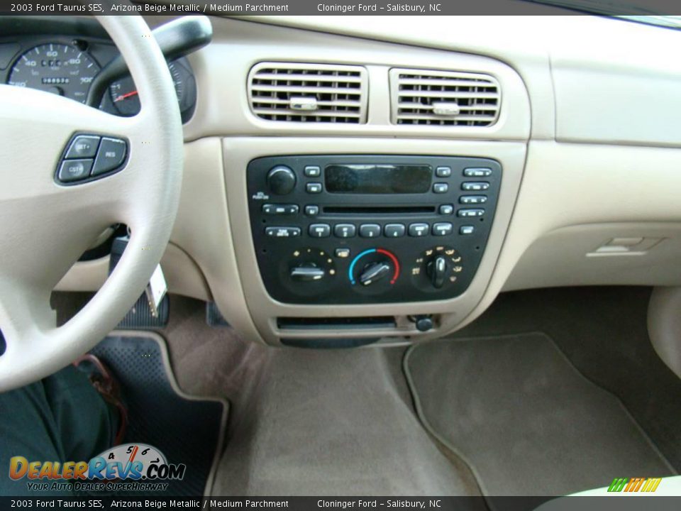 2003 Ford Taurus SES Arizona Beige Metallic / Medium Parchment Photo #19