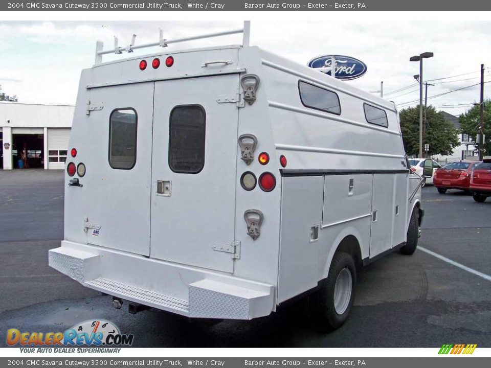 2004 GMC Savana Cutaway 3500 Commercial Utility Truck White / Gray Photo #5