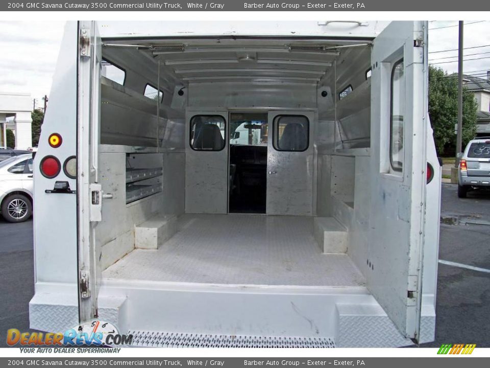 2004 GMC Savana Cutaway 3500 Commercial Utility Truck White / Gray Photo #12