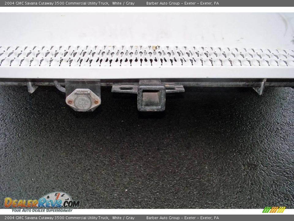 2004 GMC Savana Cutaway 3500 Commercial Utility Truck White / Gray Photo #13