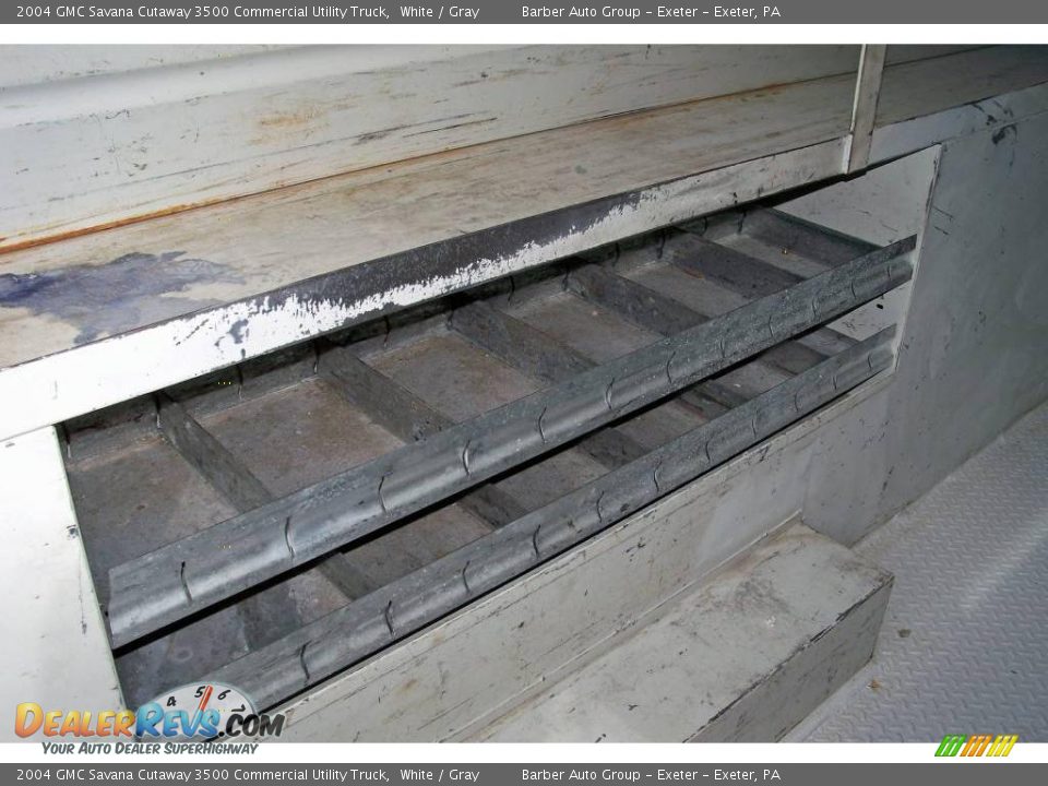 2004 GMC Savana Cutaway 3500 Commercial Utility Truck White / Gray Photo #14