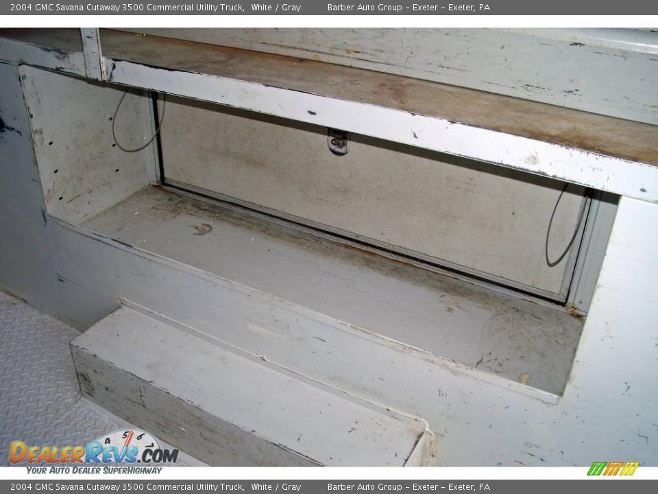 2004 GMC Savana Cutaway 3500 Commercial Utility Truck White / Gray Photo #15