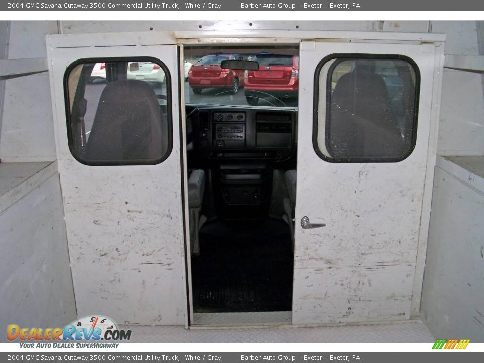 2004 GMC Savana Cutaway 3500 Commercial Utility Truck White / Gray Photo #16