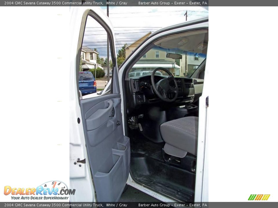 2004 GMC Savana Cutaway 3500 Commercial Utility Truck White / Gray Photo #17