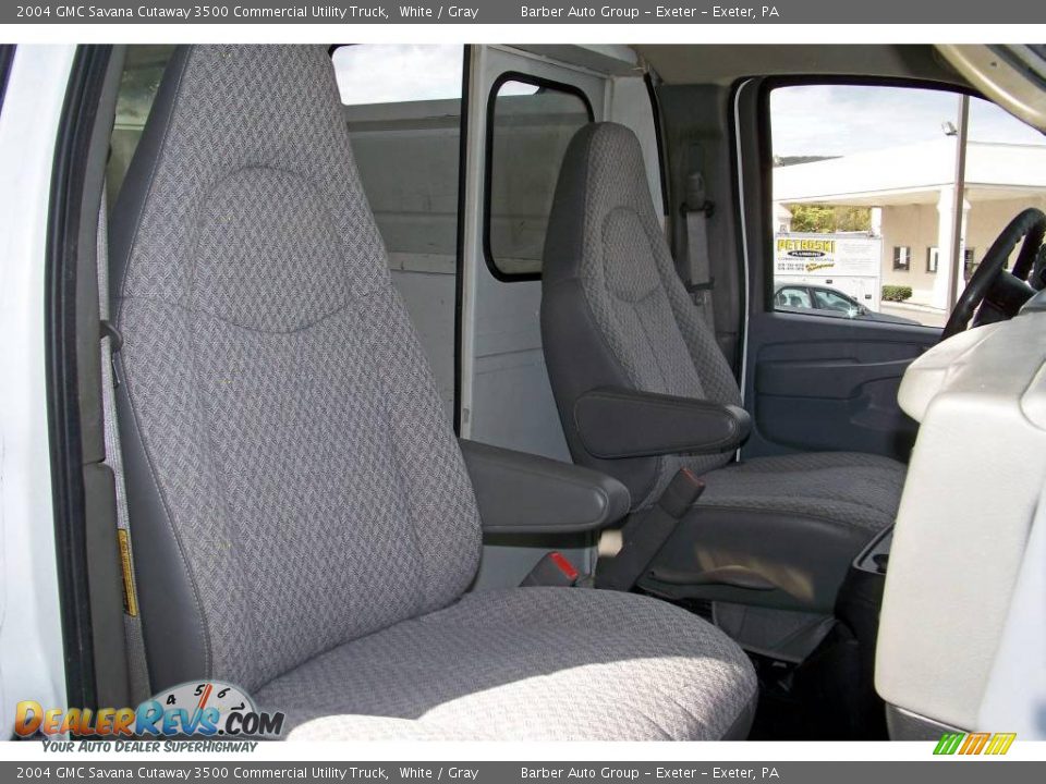 2004 GMC Savana Cutaway 3500 Commercial Utility Truck White / Gray Photo #20