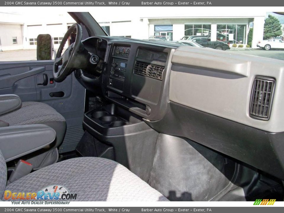2004 GMC Savana Cutaway 3500 Commercial Utility Truck White / Gray Photo #21