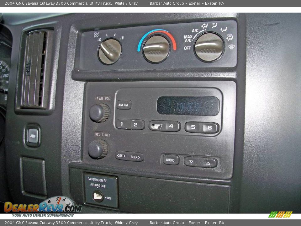 2004 GMC Savana Cutaway 3500 Commercial Utility Truck White / Gray Photo #22