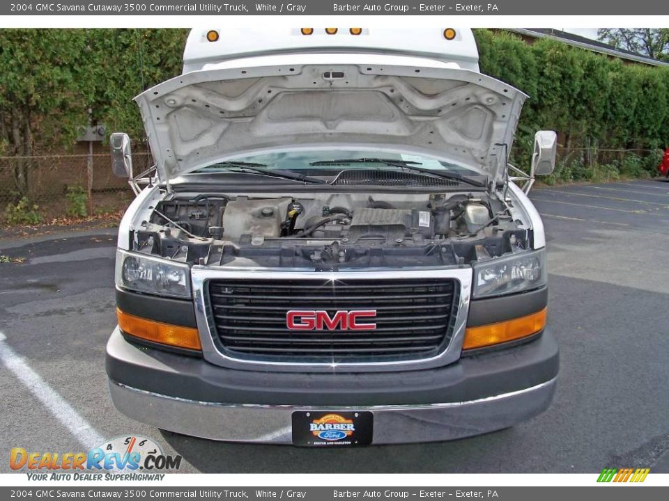 2004 GMC Savana Cutaway 3500 Commercial Utility Truck White / Gray Photo #23