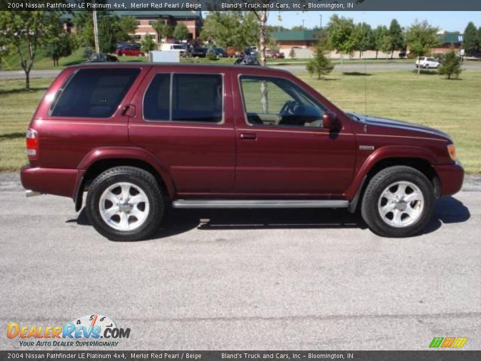 2004 Nissan Pathfinder LE Platinum 4x4 Merlot Red Pearl / Beige Photo #2