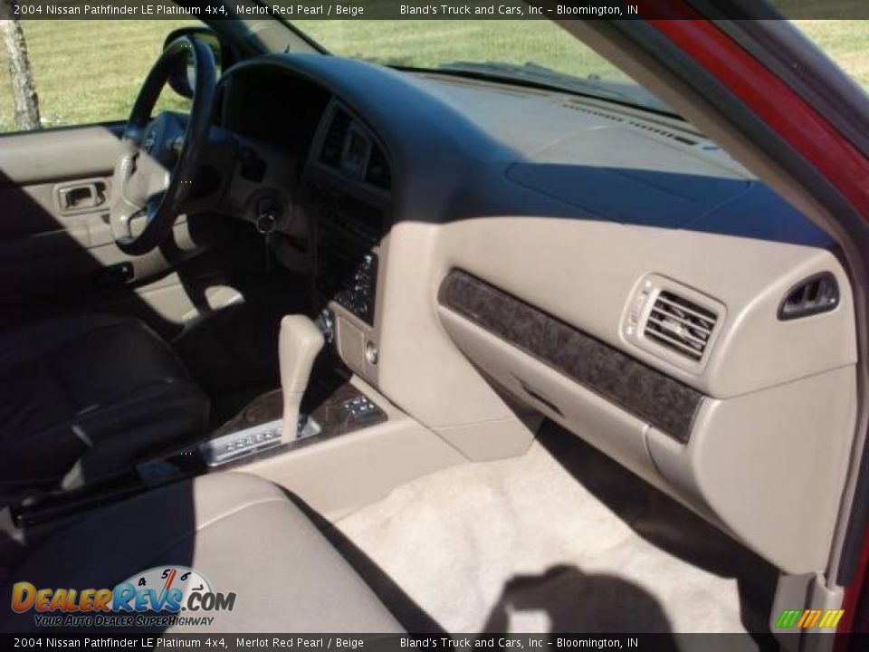 2004 Nissan Pathfinder LE Platinum 4x4 Merlot Red Pearl / Beige Photo #4