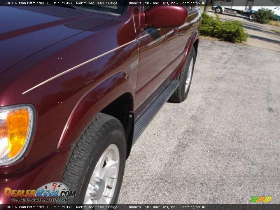 2004 Nissan Pathfinder LE Platinum 4x4 Merlot Red Pearl / Beige Photo #12