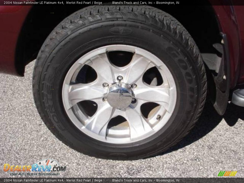 2004 Nissan Pathfinder LE Platinum 4x4 Merlot Red Pearl / Beige Photo #13