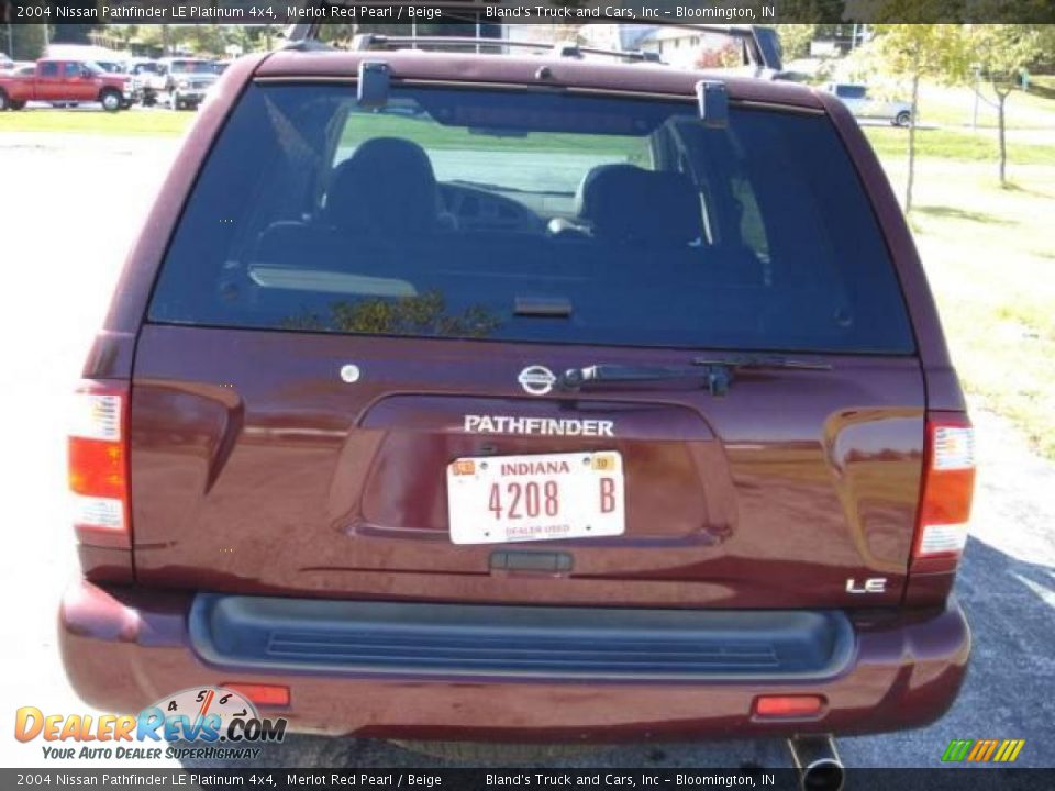 2004 Nissan Pathfinder LE Platinum 4x4 Merlot Red Pearl / Beige Photo #16