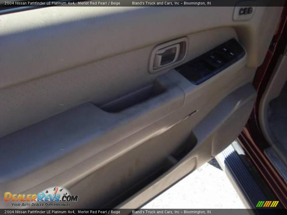 2004 Nissan Pathfinder LE Platinum 4x4 Merlot Red Pearl / Beige Photo #20