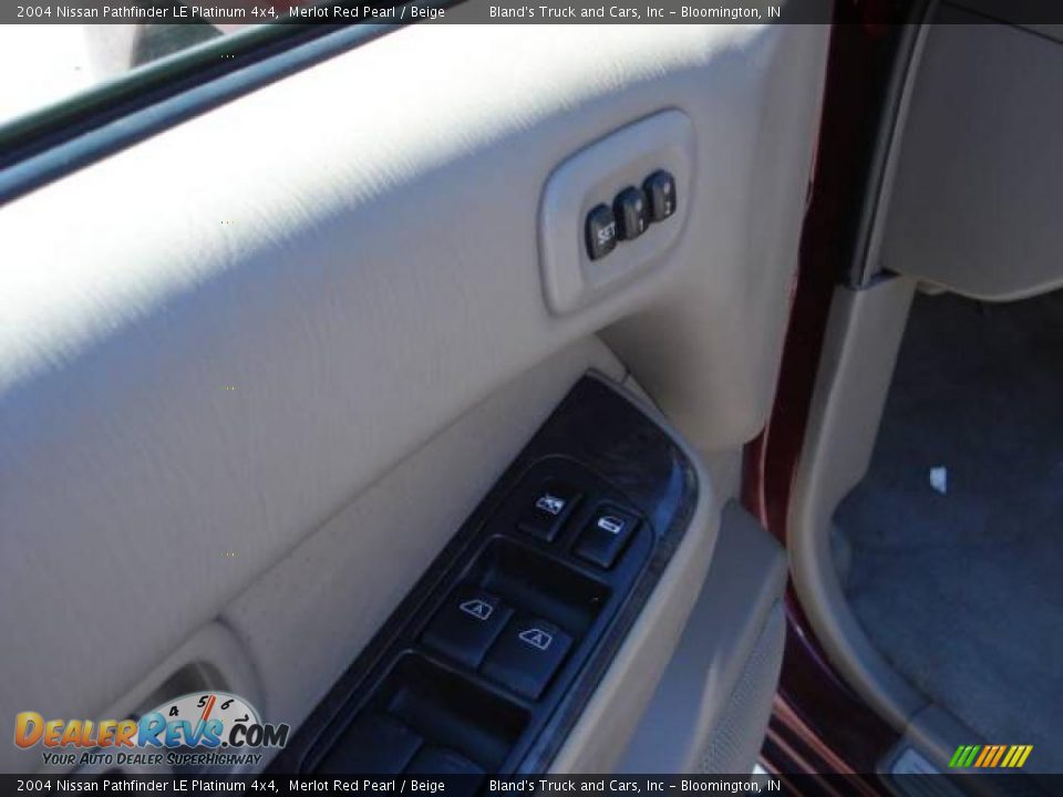 2004 Nissan Pathfinder LE Platinum 4x4 Merlot Red Pearl / Beige Photo #21
